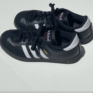 adidas Unisex-Kids Samba Classic Leather Soccer Shoe black/white